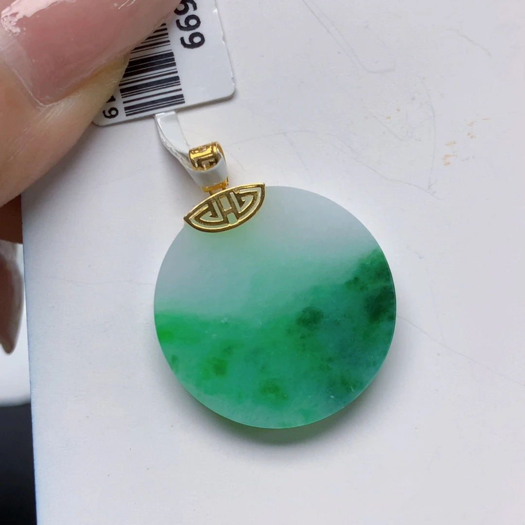 颈饰18K金镶嵌翡翠