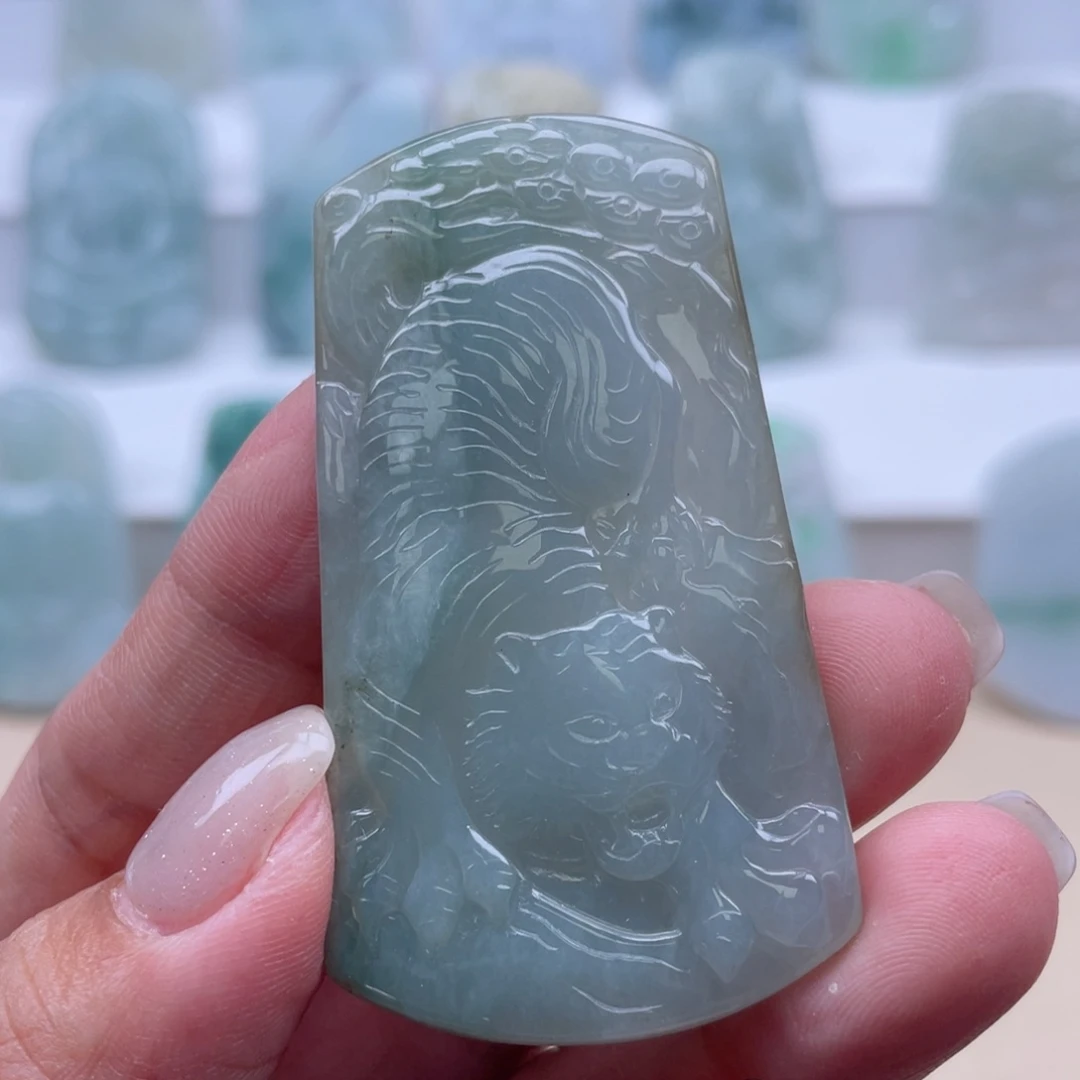颈饰未镶嵌翡翠虎牌