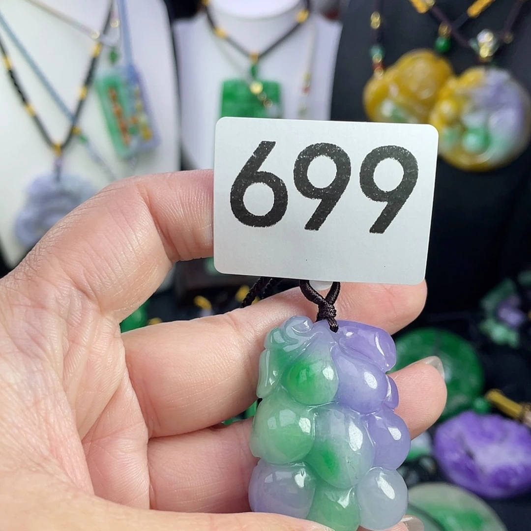 翡翠未镶嵌吊坠(赠链)