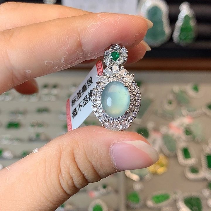 翡翠未镶嵌颈饰吊坠