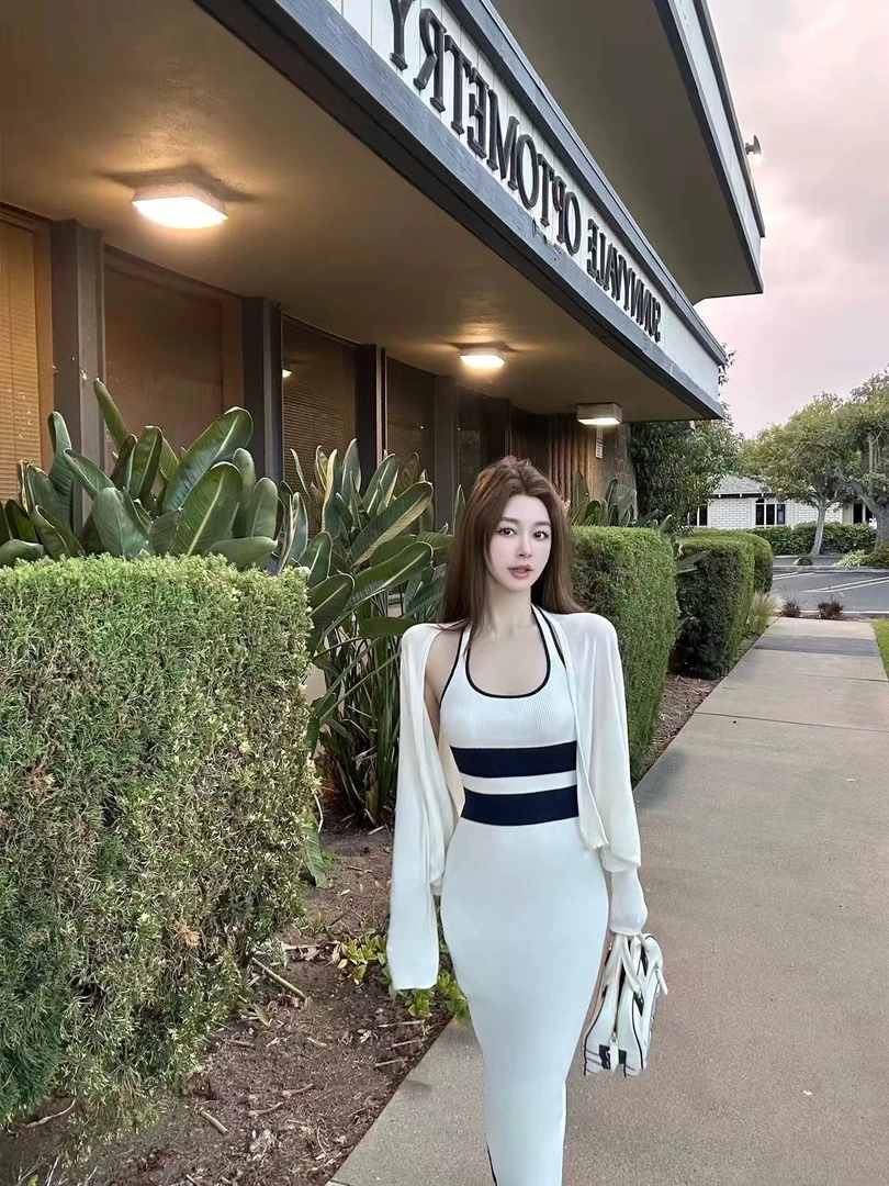 梦梦 MENGMENG｛心动赴约 新款纯欲修身显瘦条纹挂脖连衣裙}