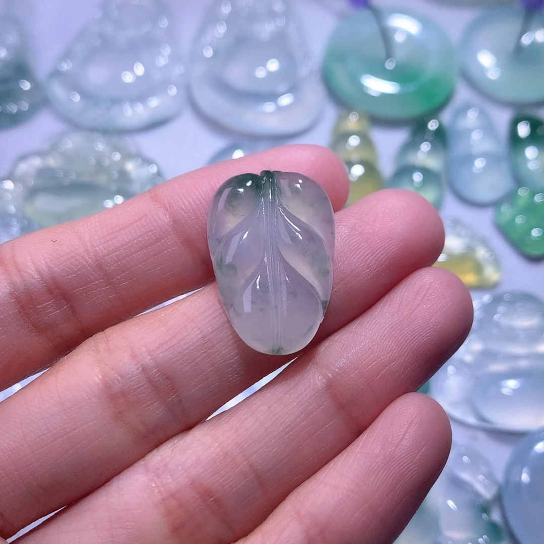 【闪购商品】翡翠颈饰未镶嵌叶子