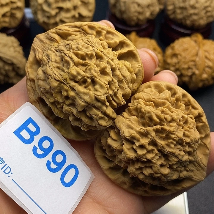 核桃官帽4:9，克重55，微瑕