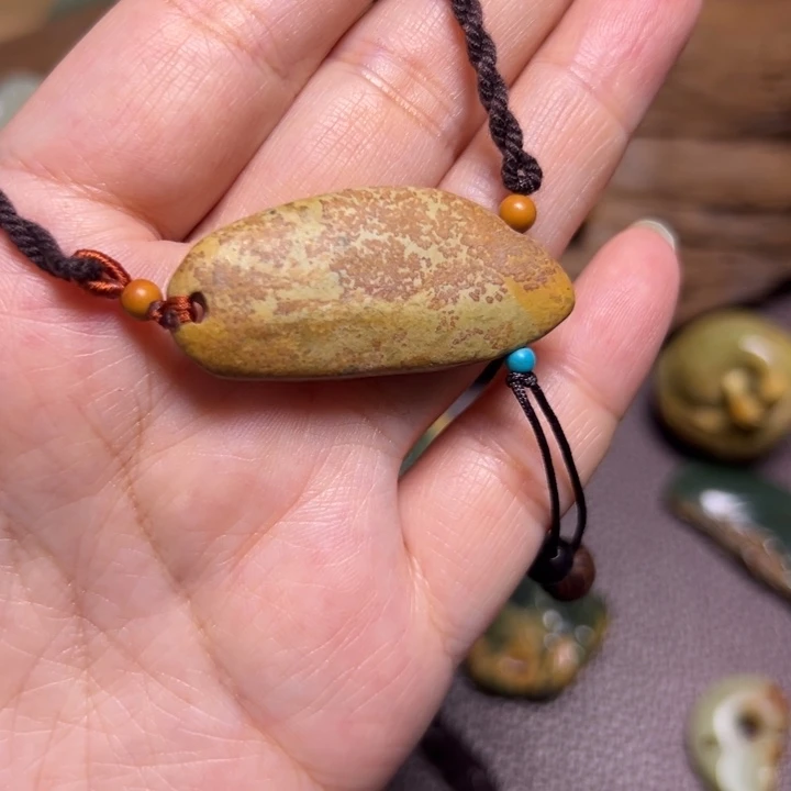 岫岩河磨玉（透闪石质玉）未镶嵌颈饰