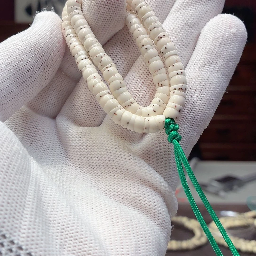 星月菩提吊坠6左右毕业级骨瓷白，大肠，A20号