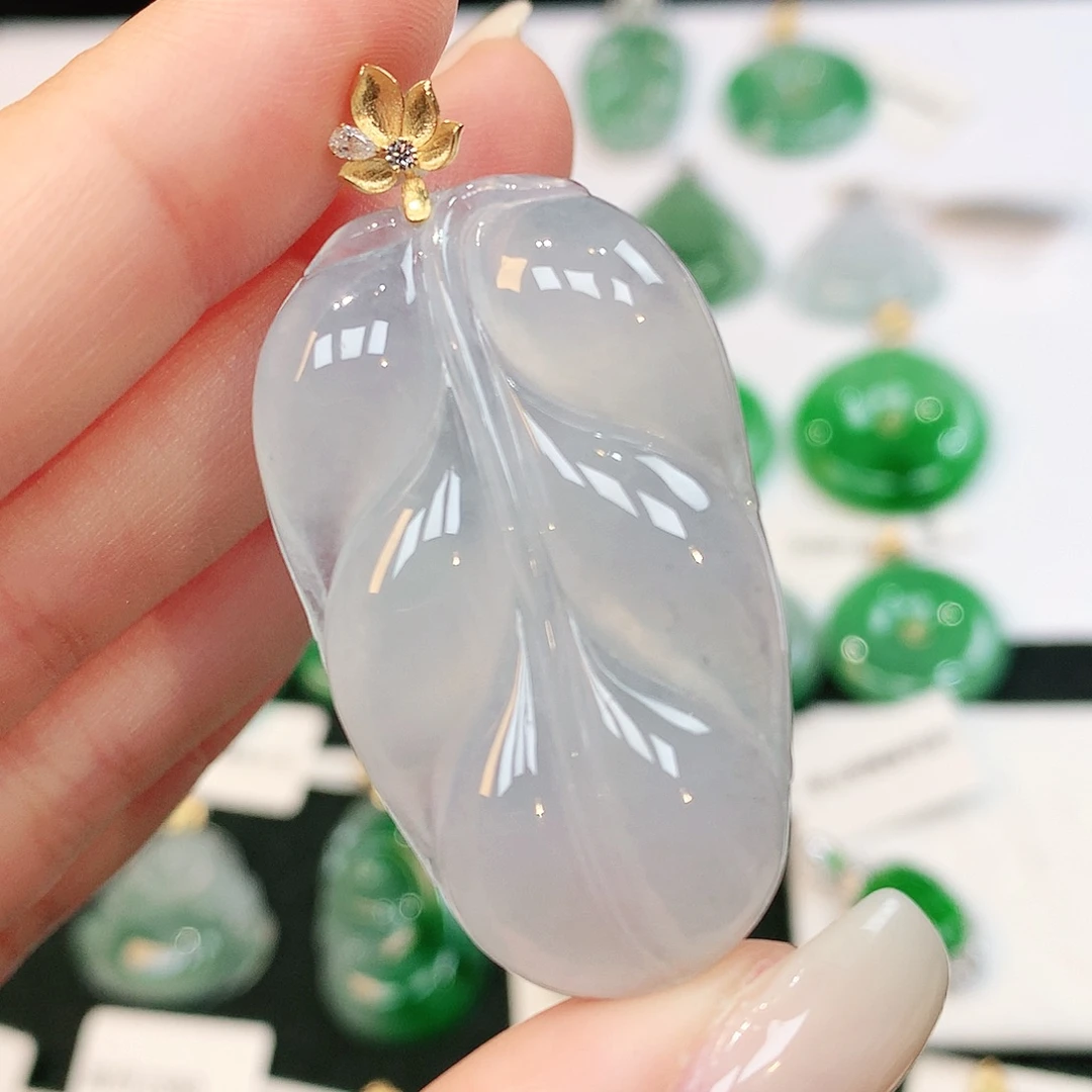 翡翠18K金镶嵌颈饰