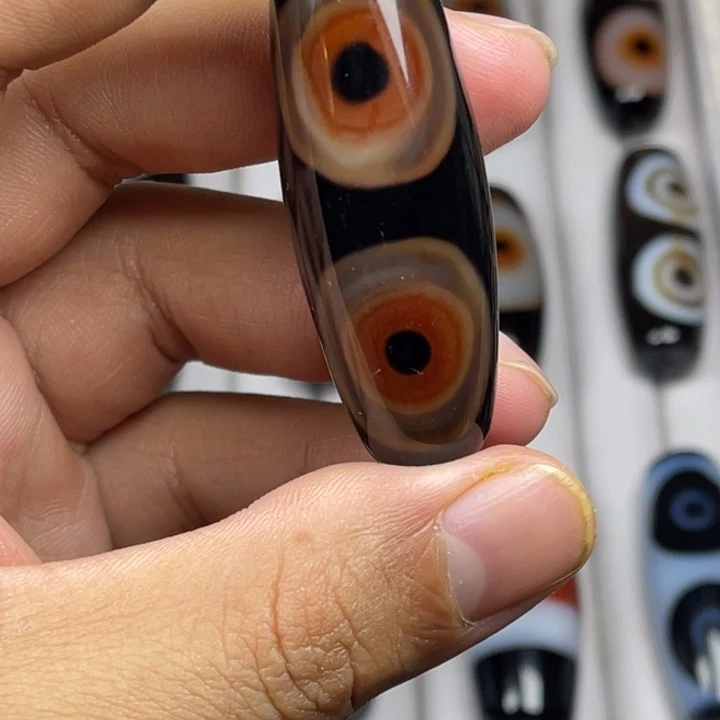 豆***粒玛瑙/玉髓未镶嵌颈饰Y