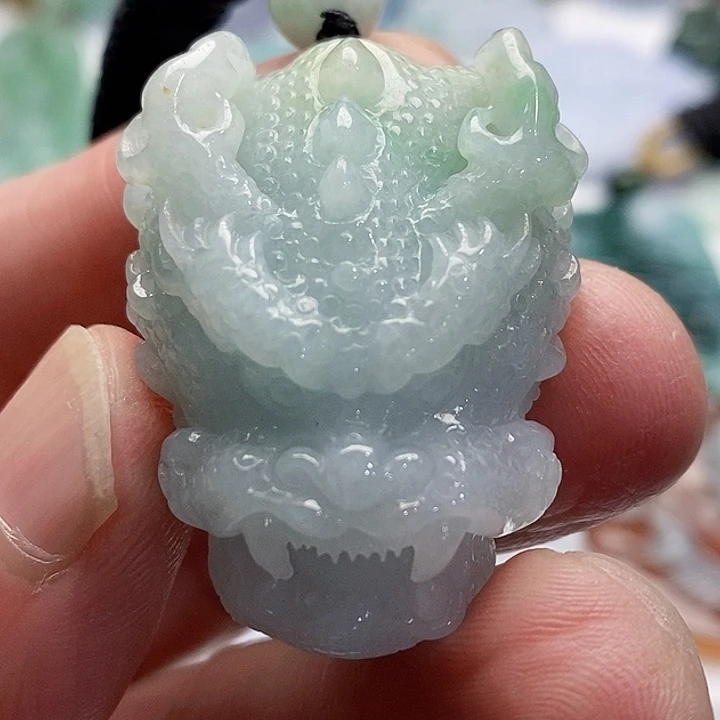 翡翠未镶嵌颈饰覇王龙头