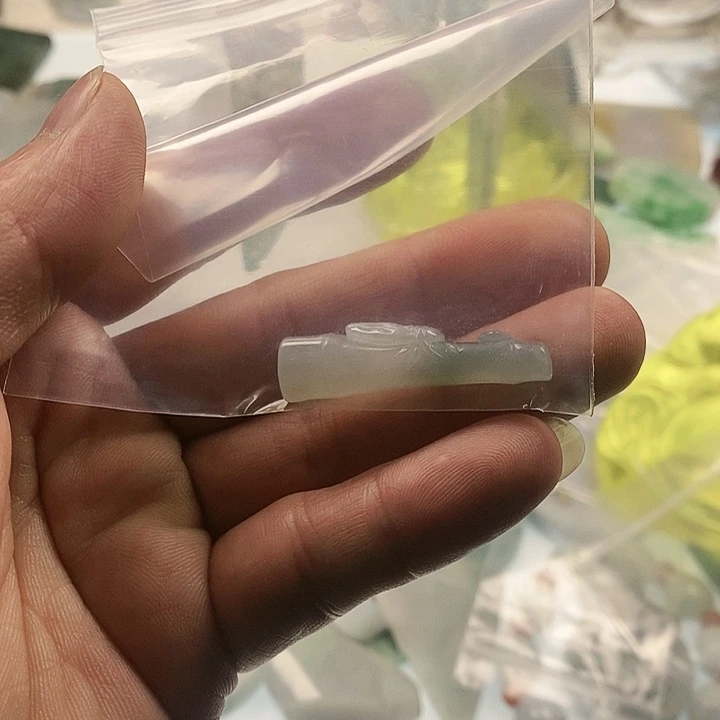 翡翠挂件未镶嵌豪***剑毛