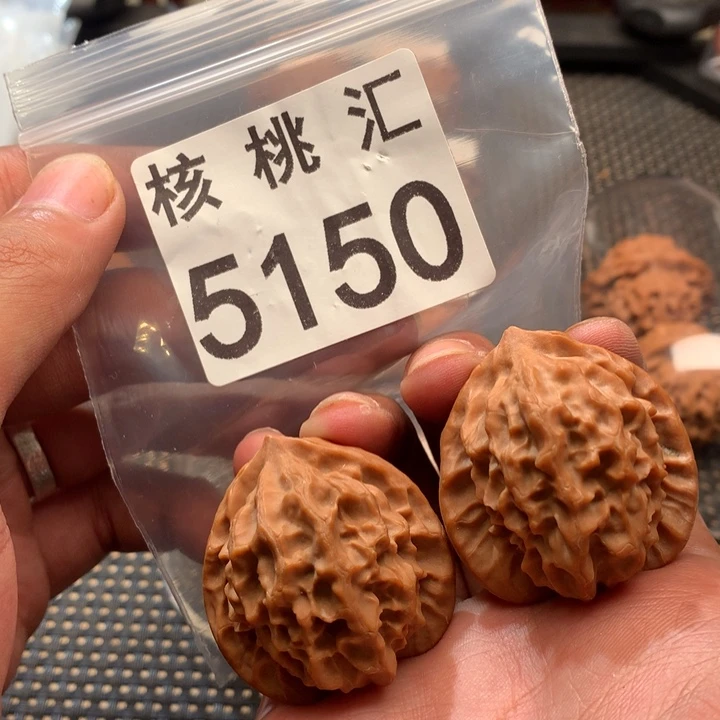 文玩核桃吊坠龙鳞