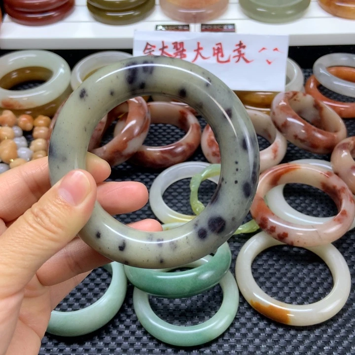 石英质玉未镶嵌手镯