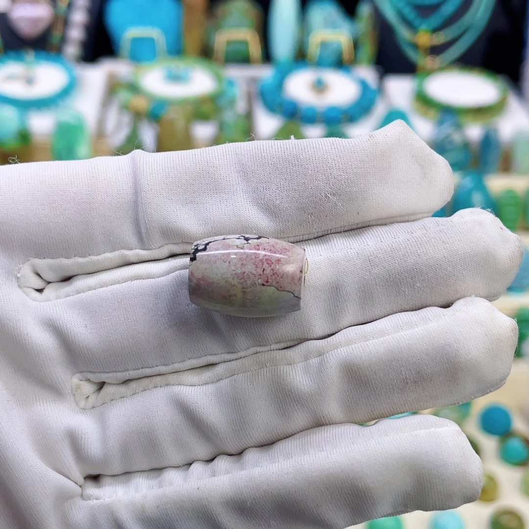 绿松石未镶嵌颈饰