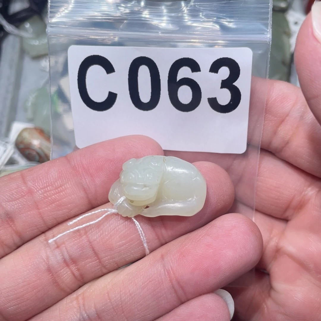 佛***到和田玉未镶嵌颈饰