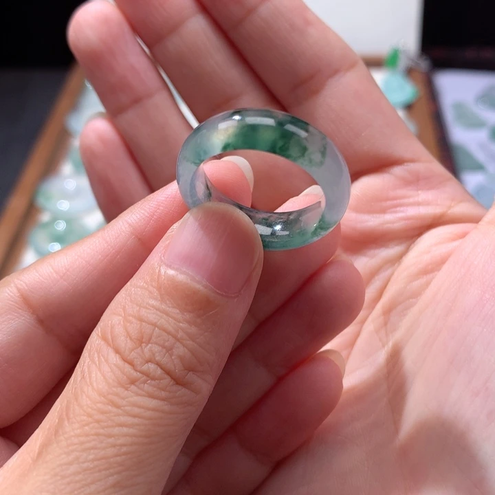未镶嵌戒圈翡翠冰种飘花戒指