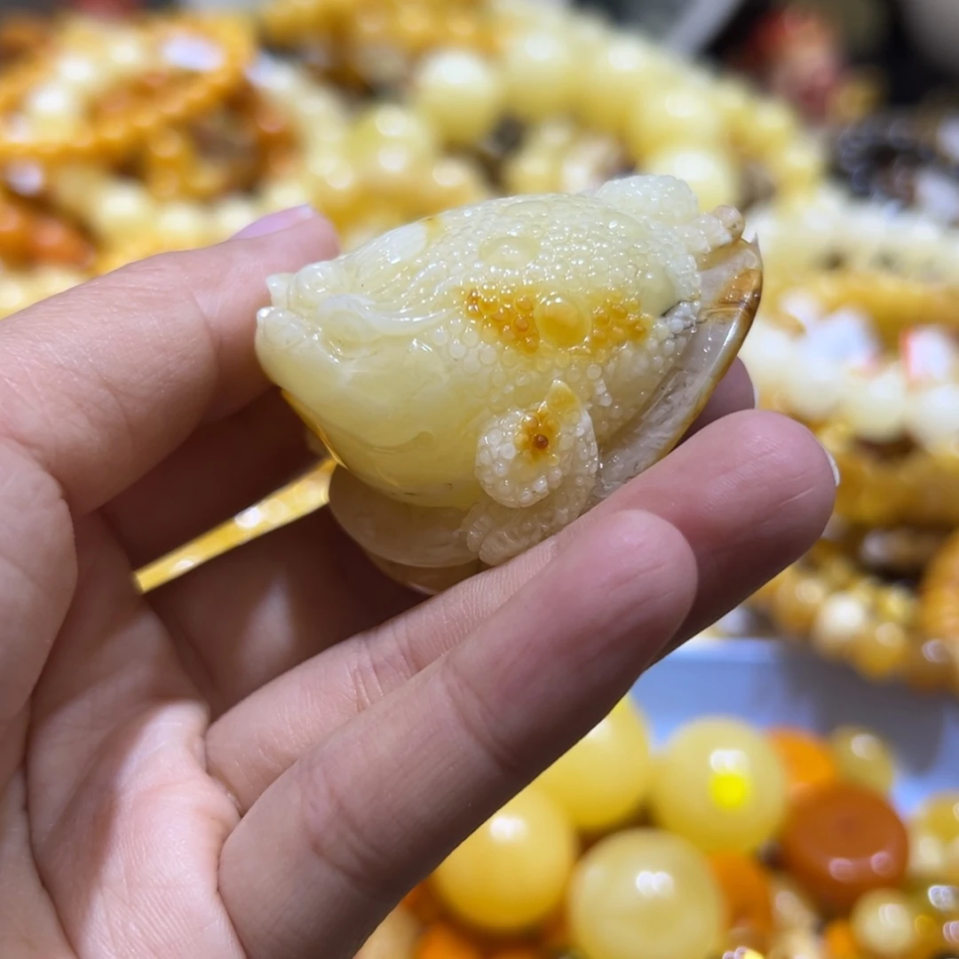 琥珀珠宝奇石未镶嵌