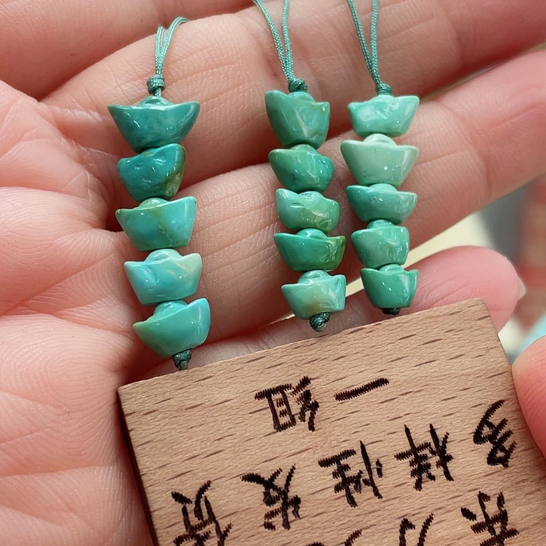 绿松石颈饰未镶嵌