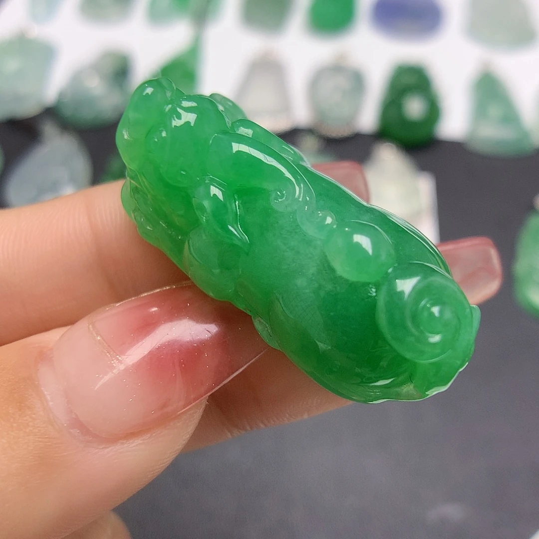 翡翠颈饰未镶嵌貔貅