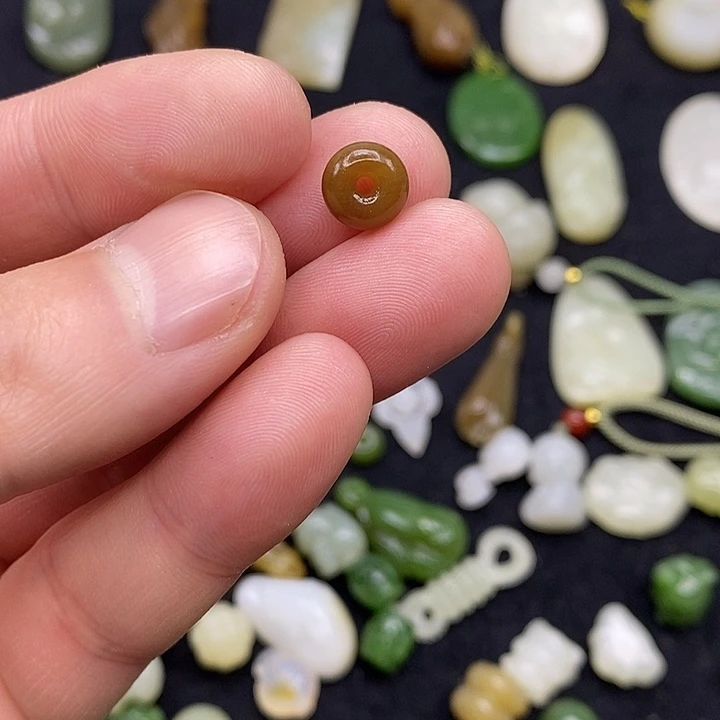 和田玉颈饰未镶嵌陈*子