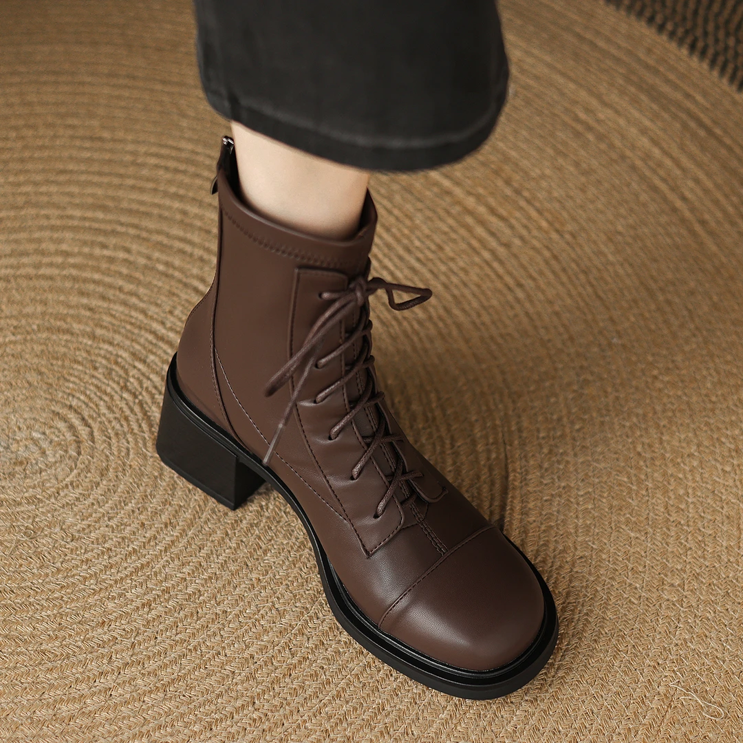 大码短靴法式复古英伦风系带方头粗跟马丁靴百搭休闲后拉链靴子