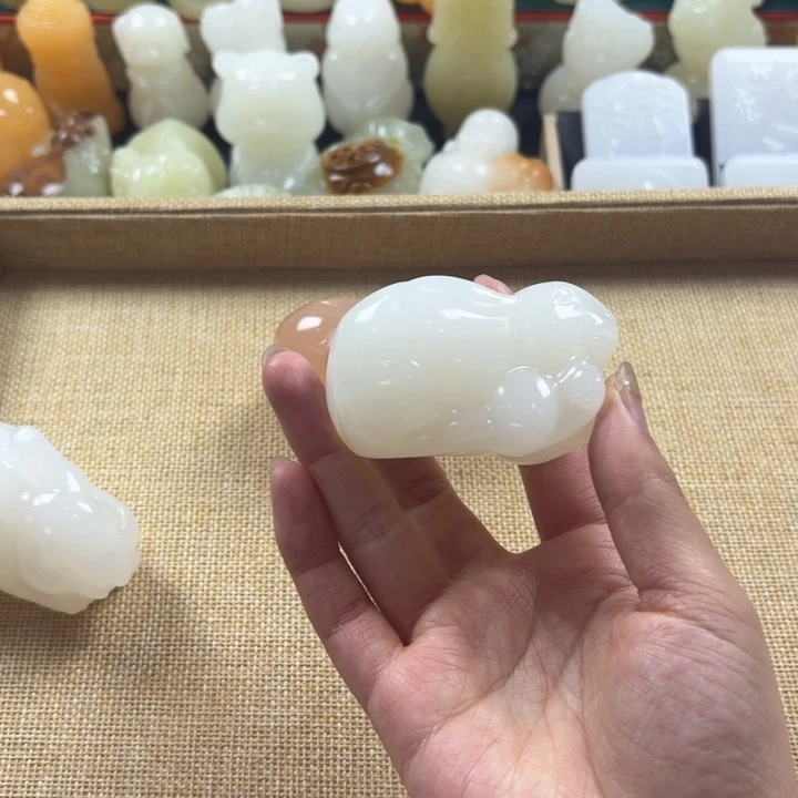 嘉***凝石材昆仑山脉白色小兔