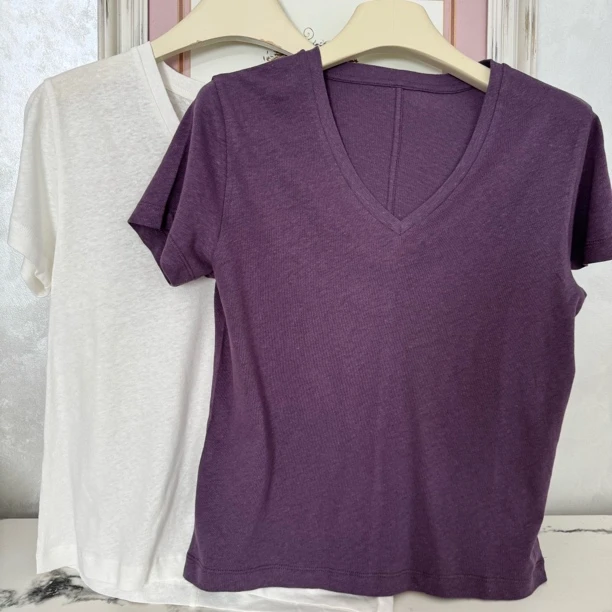 燕小姐“一秒入夏”V领竹节棉三色短袖T恤