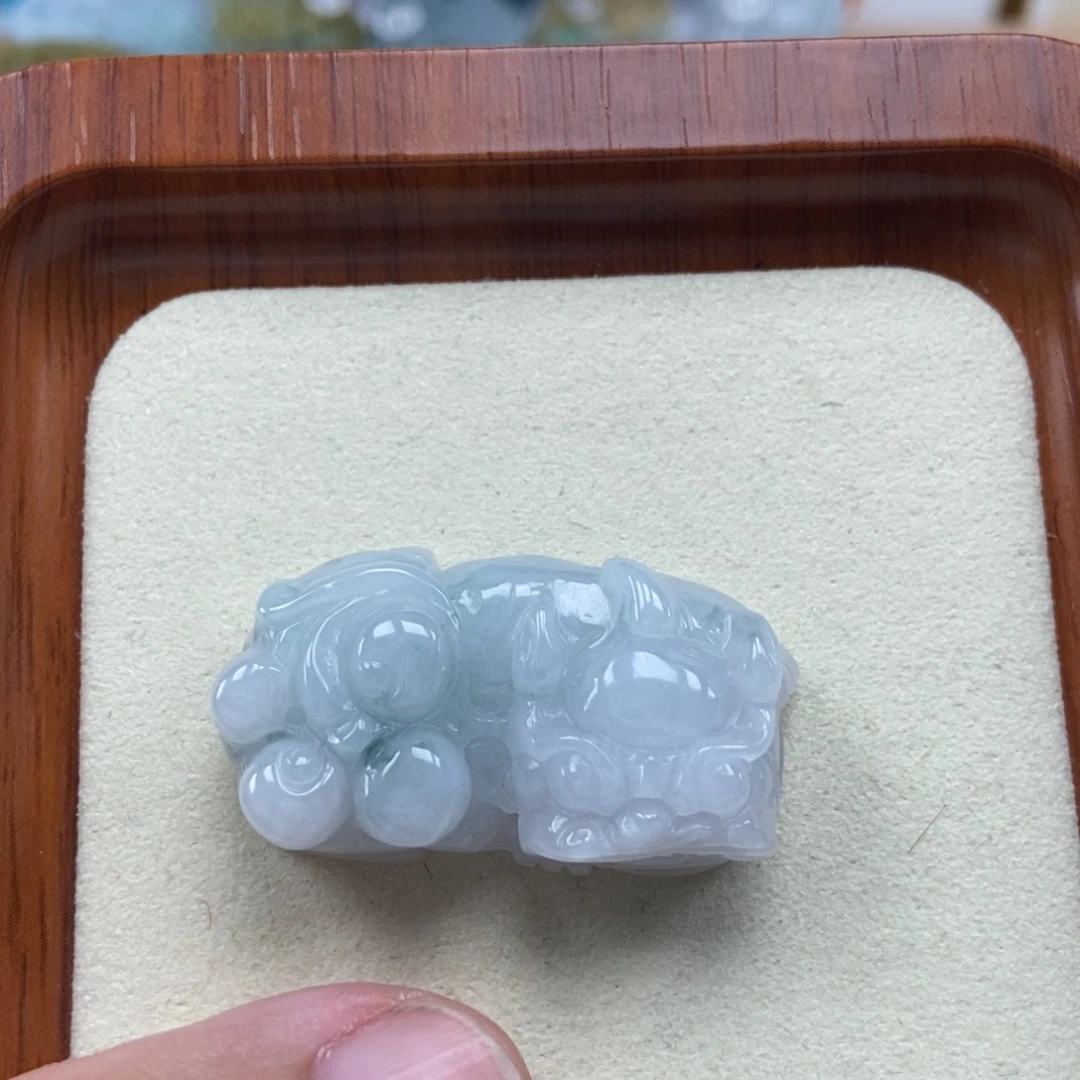 孙***万颈饰未镶嵌翡翠如意貔貅