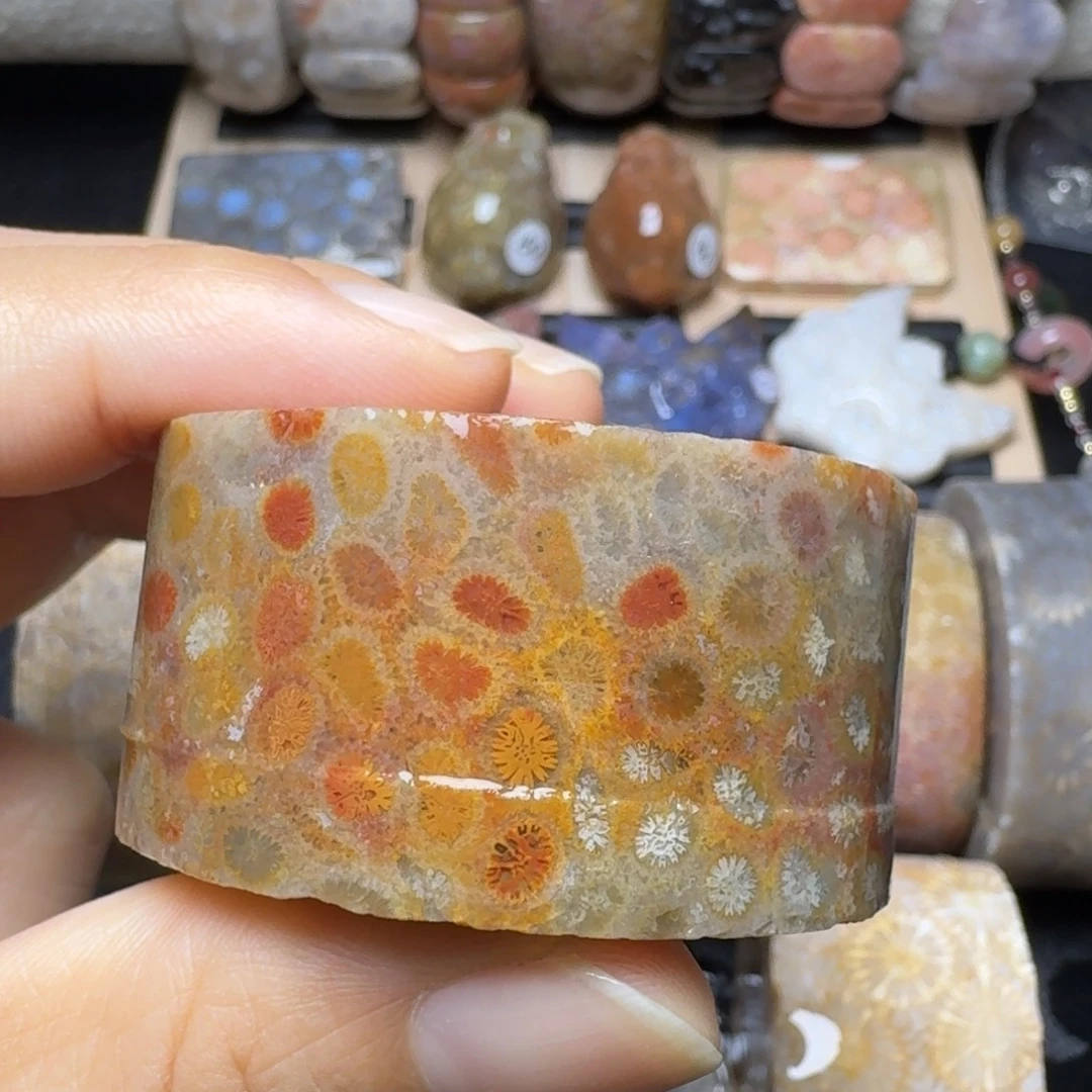 未镶嵌红彩花硅化玉