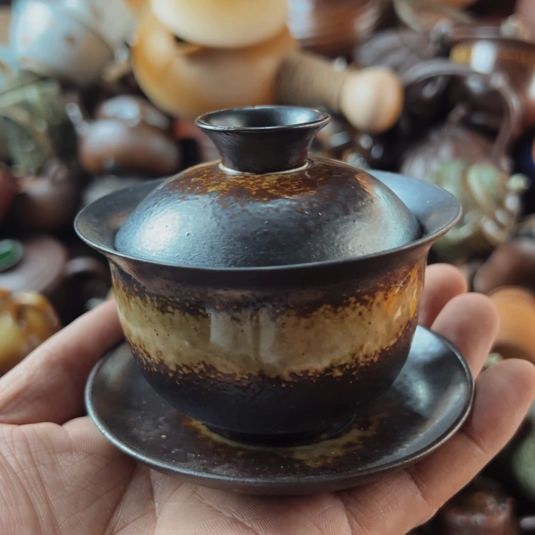 瓷片粗糙而有韧性且具有一定硬度与耐久性特性