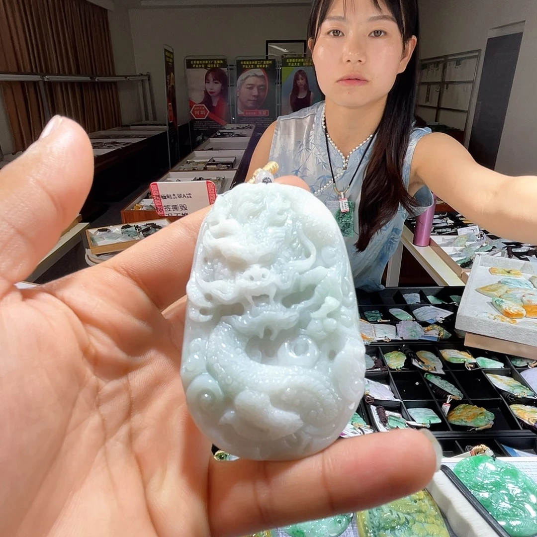 翡翠未镶嵌颈饰一
