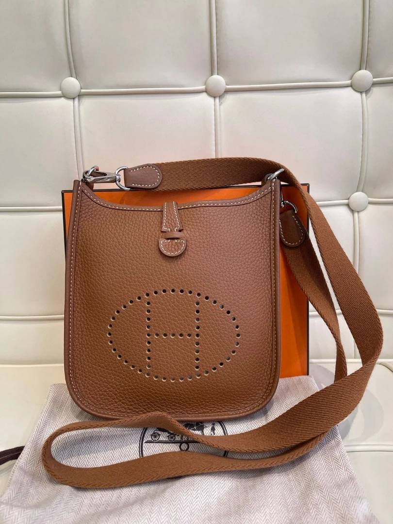 95新 Hermes/爱马仕 js118900  爱马仕Hermes棕色伊芙琳mini，银扣