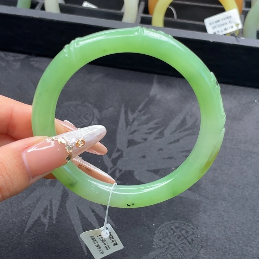 和田玉未镶嵌手镯