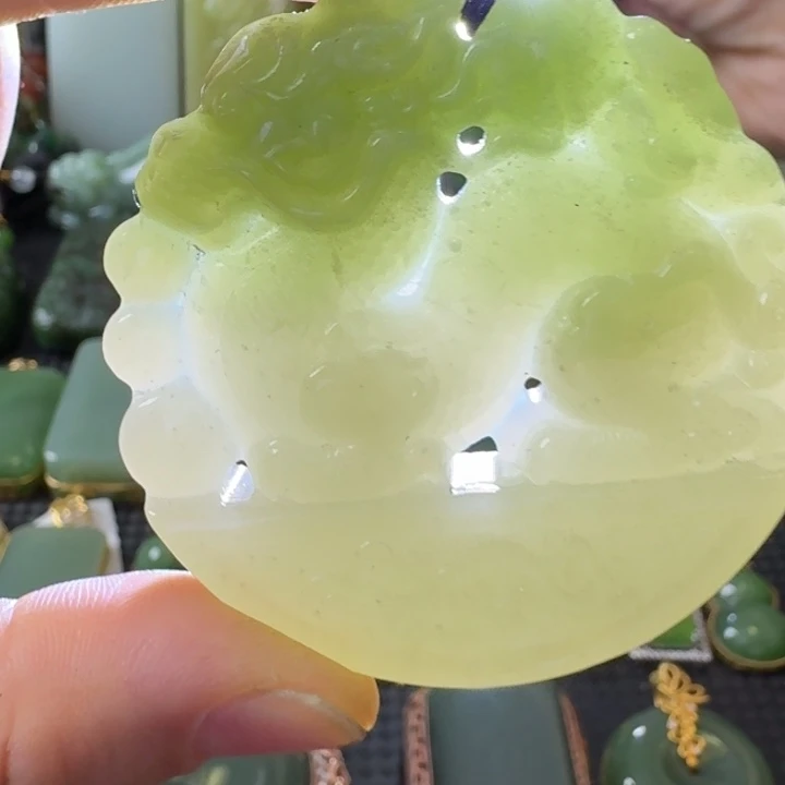 颈饰未镶嵌和田玉翠青龙牌