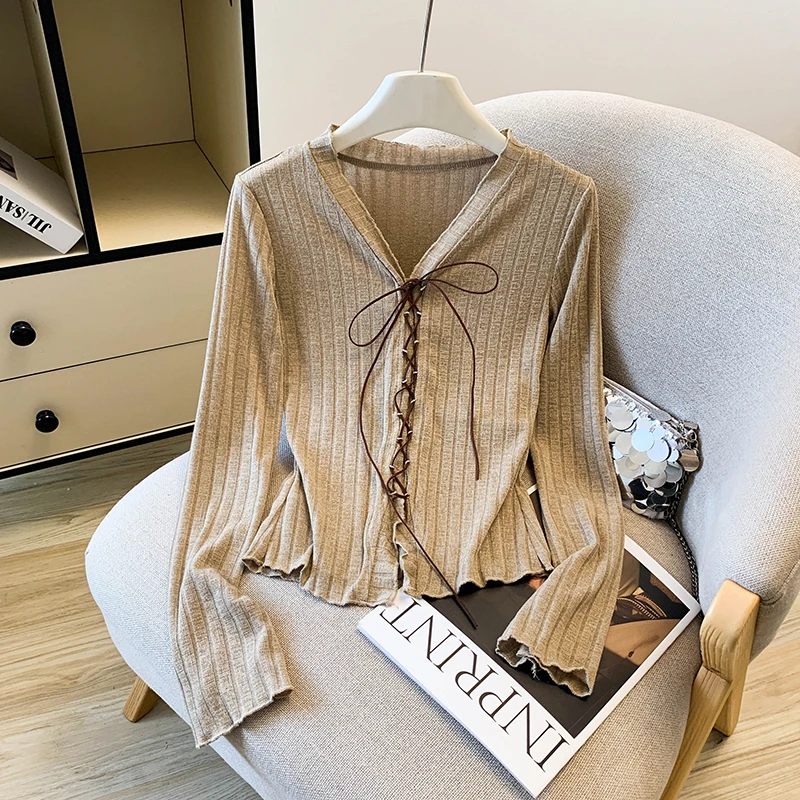 纯欲木耳边v领针织衫女装2025早秋新款系带修身显瘦长袖打底上衣