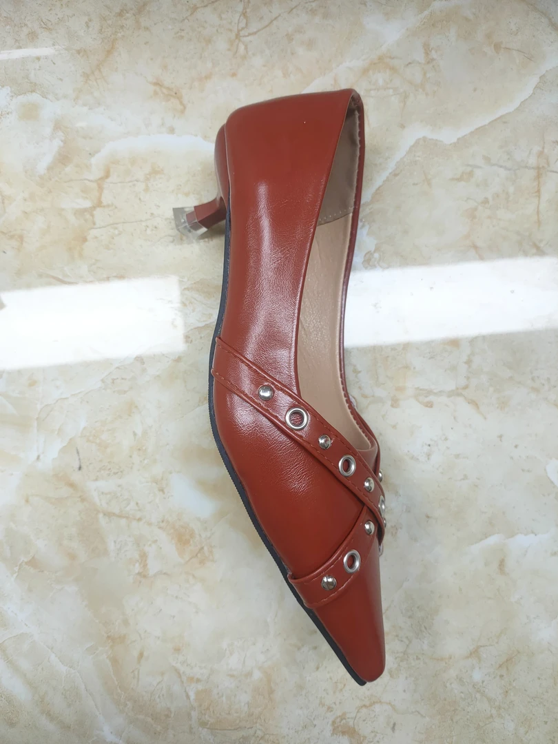 033时尚断码百搭高跟女单鞋