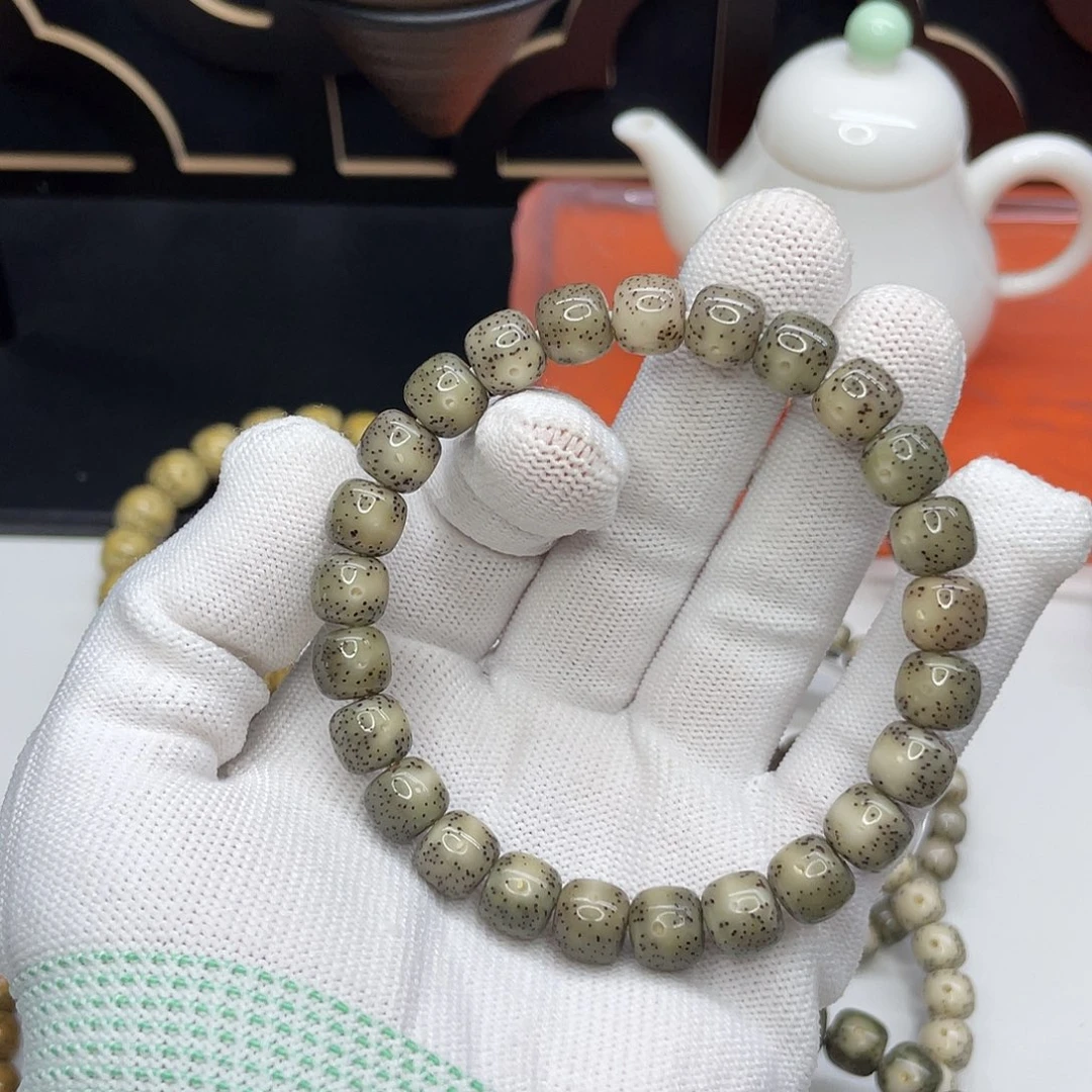 吊坠星月菩提24。9/8绿冰通体留白