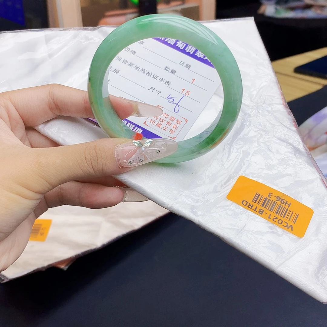 翡翠手镯未镶嵌67788888888999999