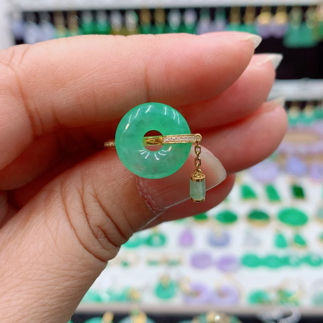 翡翠戒指18K金镶嵌的