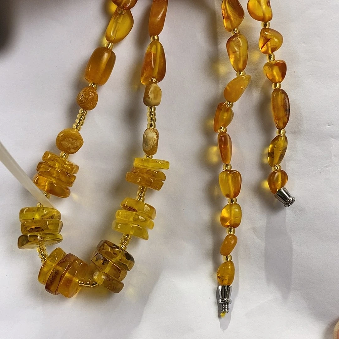 琥珀未镶嵌颈饰多人