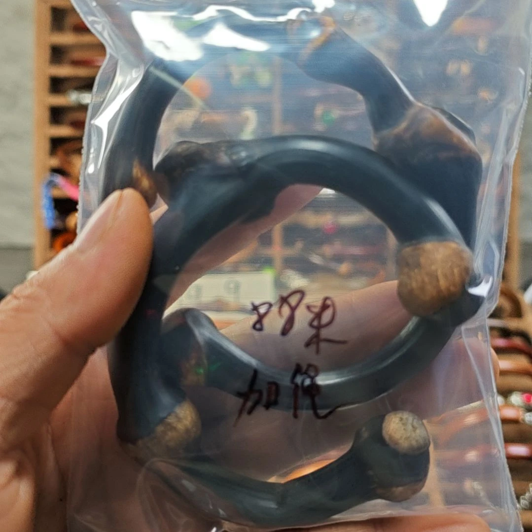 风***人木质非金属金刚藤藤根两支。，有瑕疵