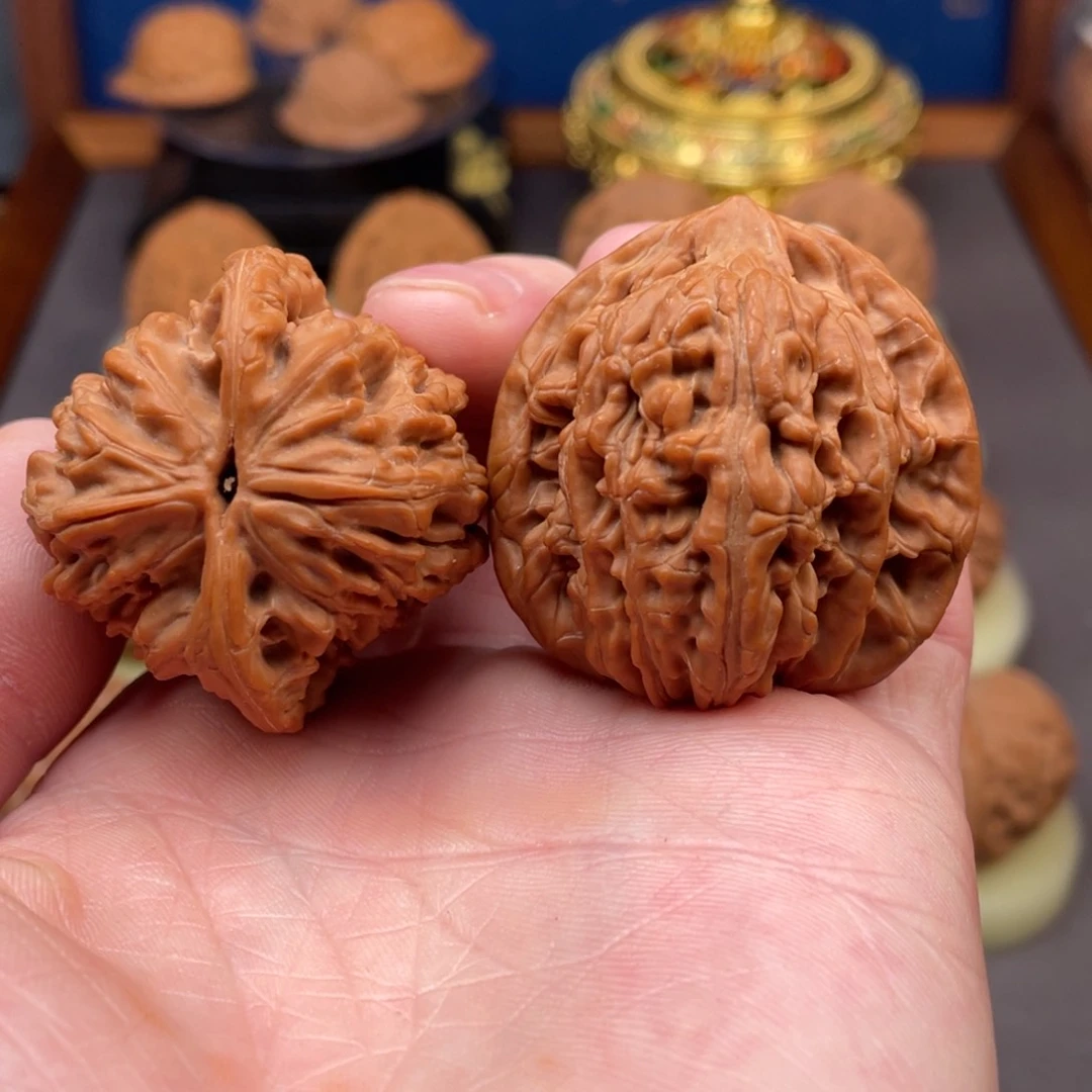 核桃把件野生无名：39 油蜡皮-骨质硬-分量沉