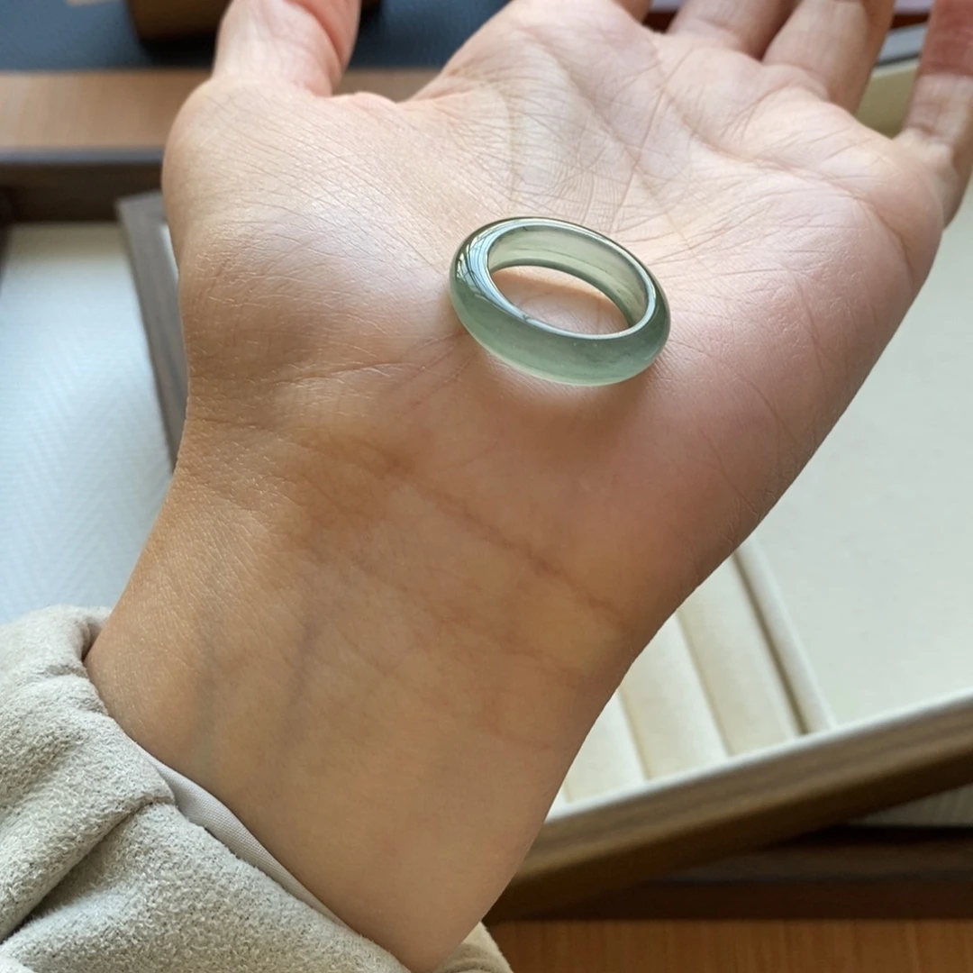 无***星石英质玉未镶嵌手镯