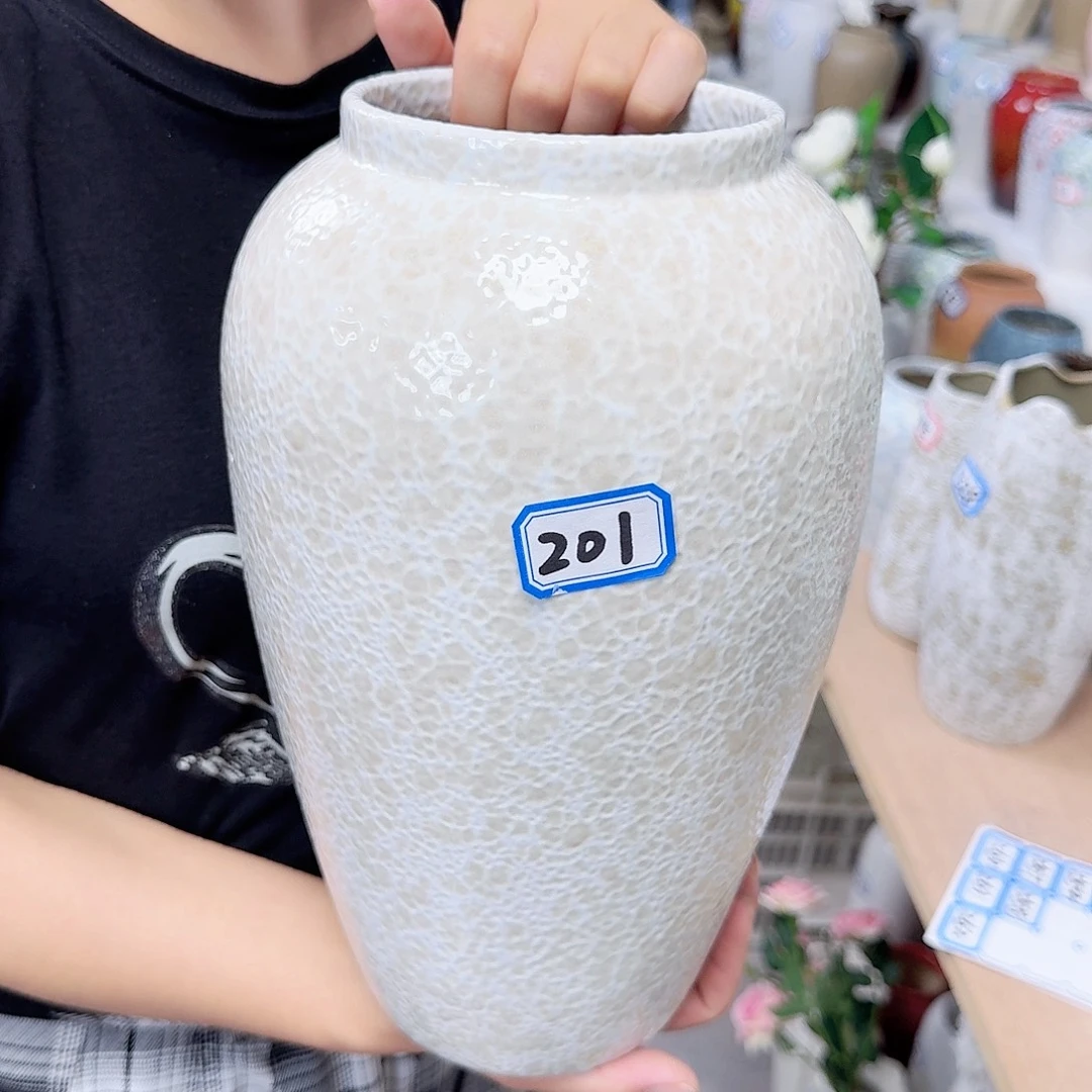 201号陶瓷高29厘米微瑕一个
