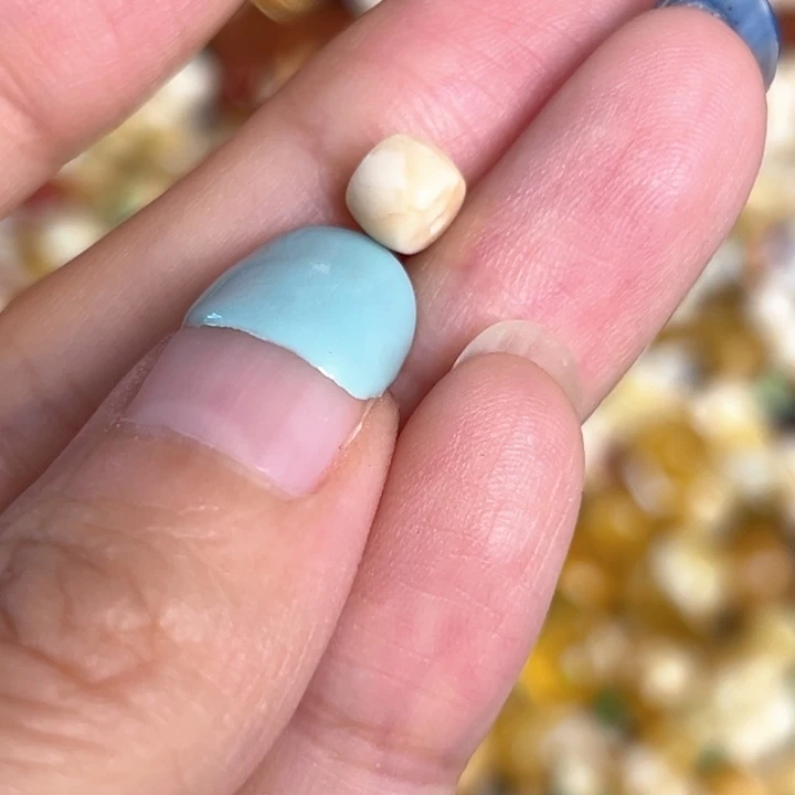 未镶嵌蜜蜡裸石6mm一个