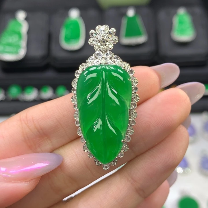 翡翠吊坠(不含链)18K金镶嵌