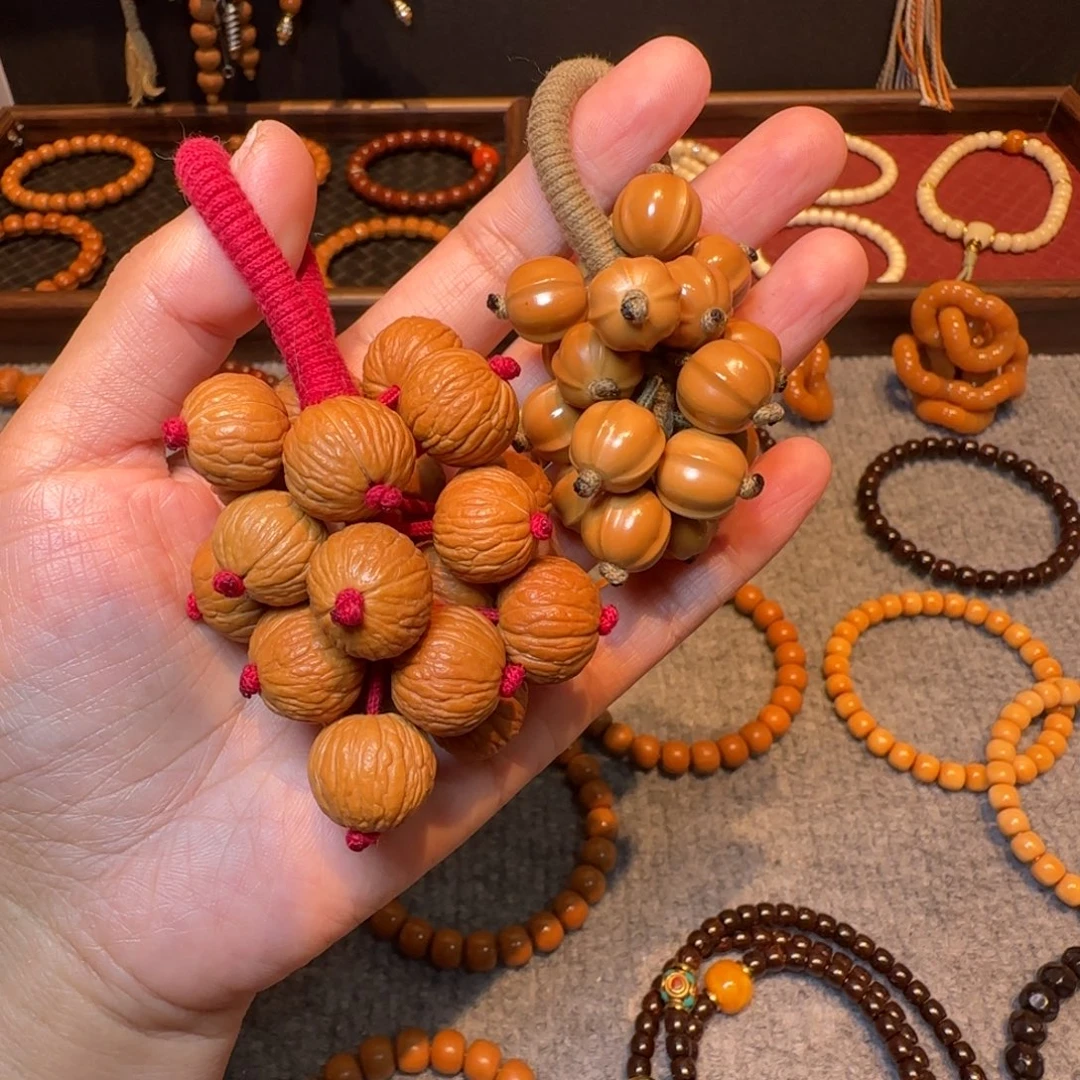 吊坠猴头核桃瑕疵款葡萄串 鲨鱼背和凤羽原皮