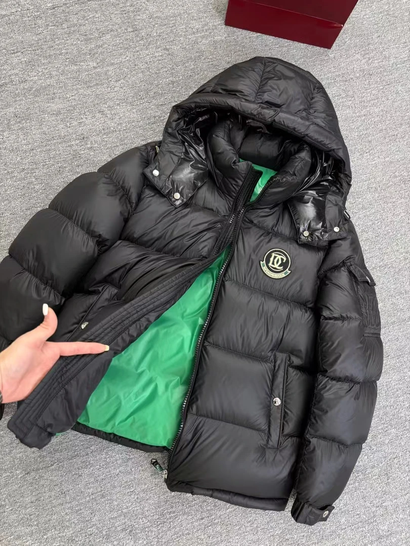 【华尔街名品】2025冬季新款男士连帽羽绒服蓬松徽章加厚简约-1305