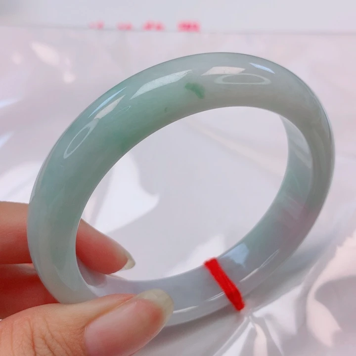 翡翠手镯未镶嵌54圈