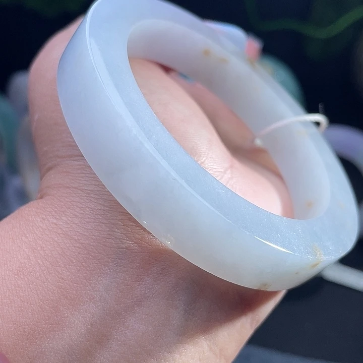 定制翡翠未镶嵌翡翠手镯
