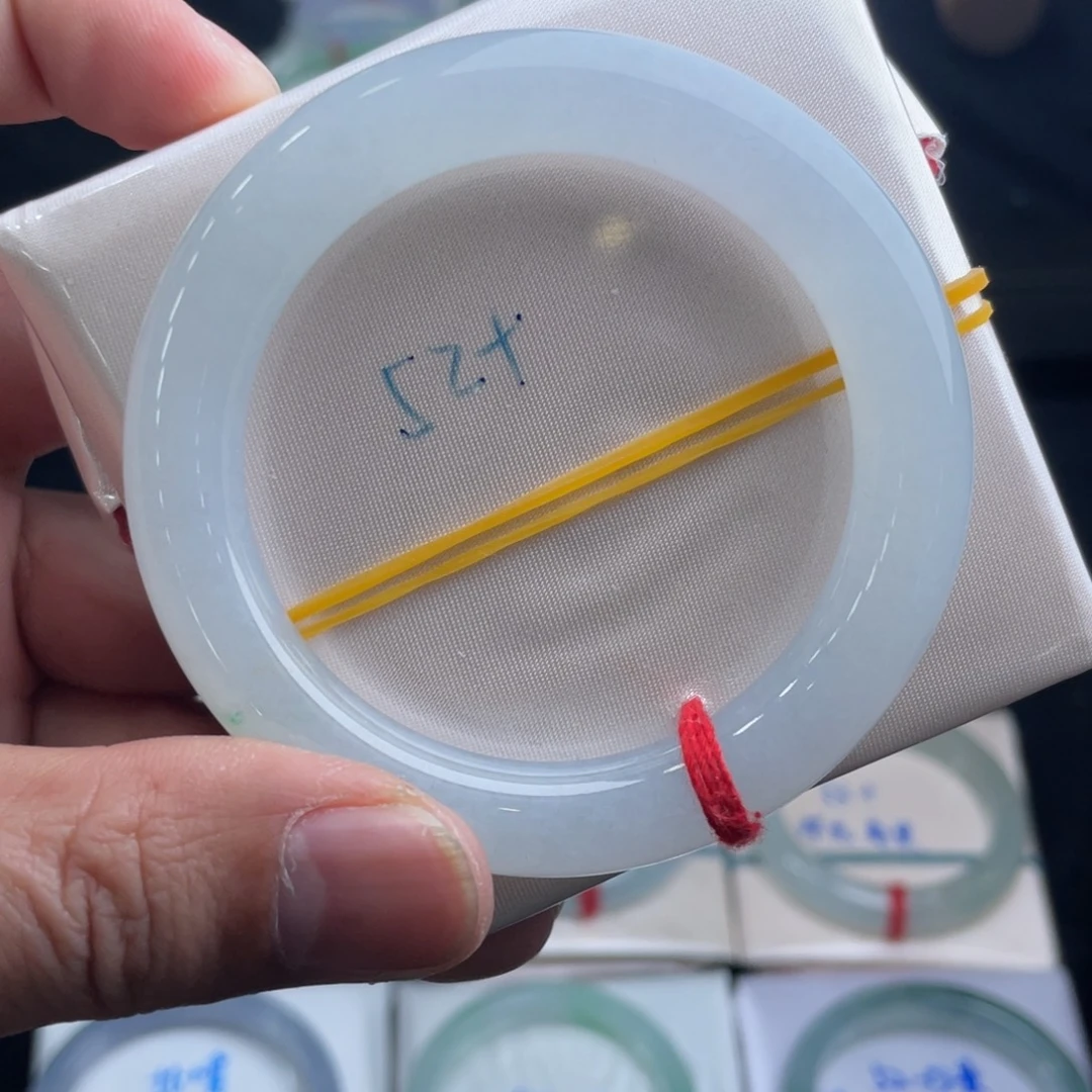 翡翠手镯未镶嵌翡翠手镯