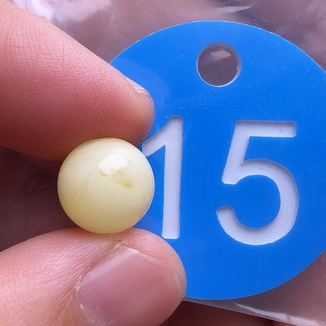 未镶嵌蜜蜡裸石10mm划痕